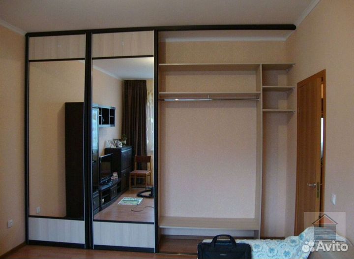 Зеркальный шкаф