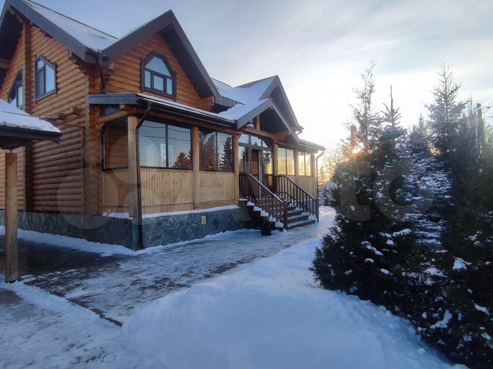 Коттедж 180 м² на участке 10 сот.