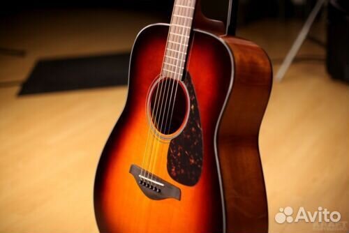 Акустическая гитара Yamaha + Аксессуары