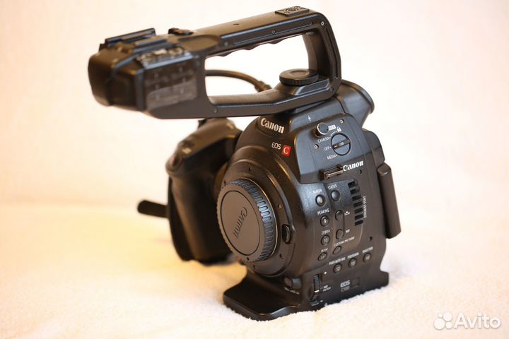 Видеокамера Canon C100