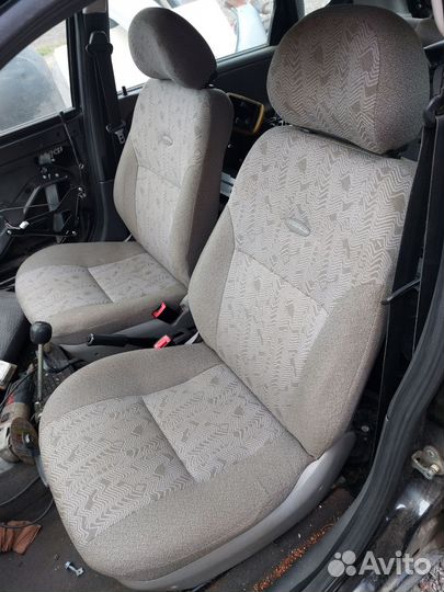Передние сиденья Лада Калина 1