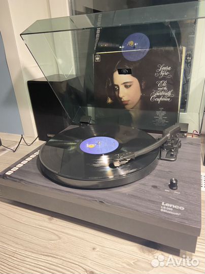 Проигрыватель винила Lenco LS-300BK