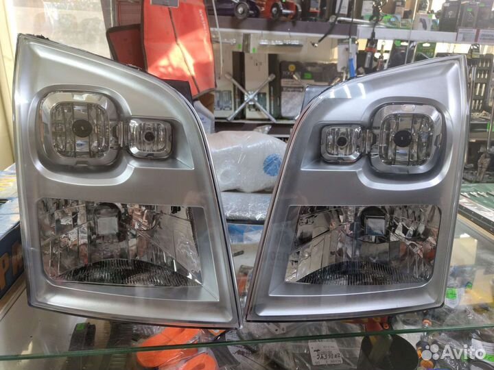 Фара левая или правая Ford Tranzit 06-14