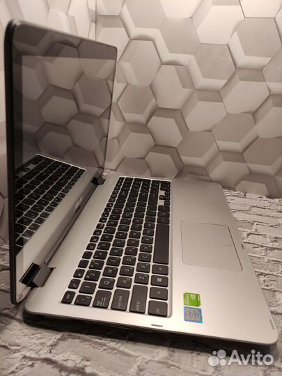 Игровой Аsus 15.6 Дюйма/GeForce 920M/intel/8 Озу