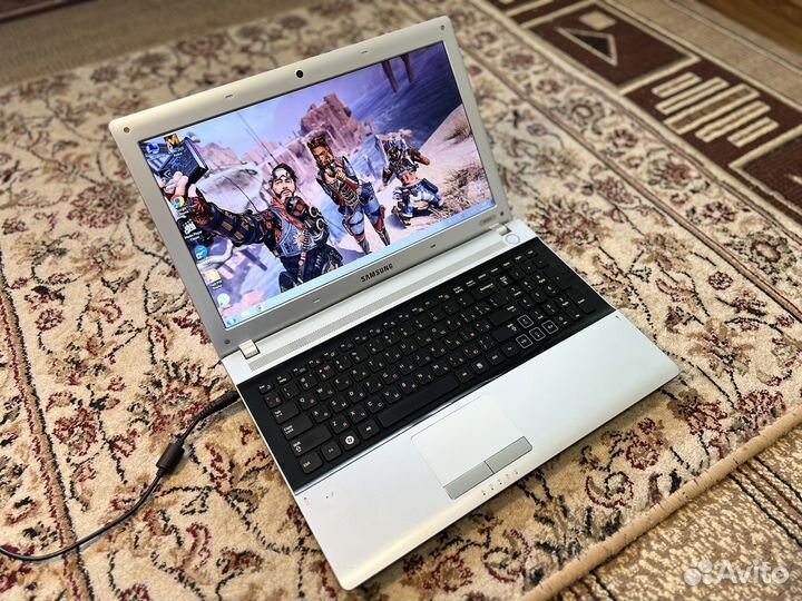 Игровой Ноутбук Samsung core i3/6гб/1тр/GT 520m