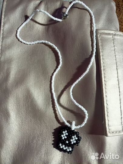 Ожерелье из бисера череп