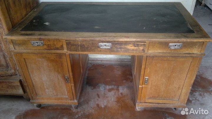 Стол и шкаф советских времен