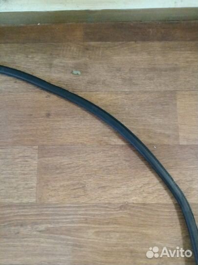 Уплотнитель стекла двери передний левый Volkswagen