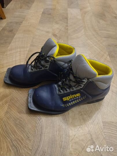 Лыжные ботинки детские 35 размер