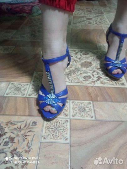Босоножки 39