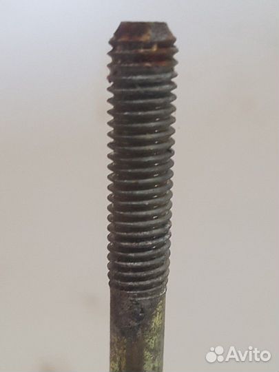 Болт крепления запасного колеса Toyota Carina E