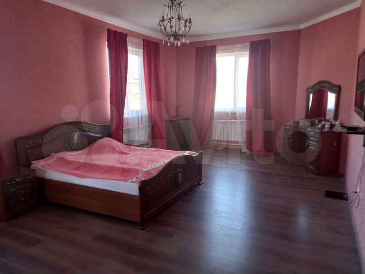 Дом 145 м² на участке 4 сот.