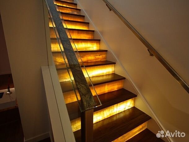 Производим подступенки из искусственного оникса