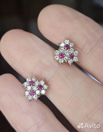 Золотые пусеты с бриллиантами и рубинами