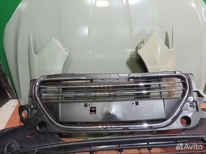Передняя часть Peugeot 301
