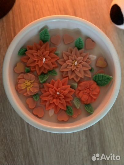 Восковые цветы в единстве: свеча флорариум