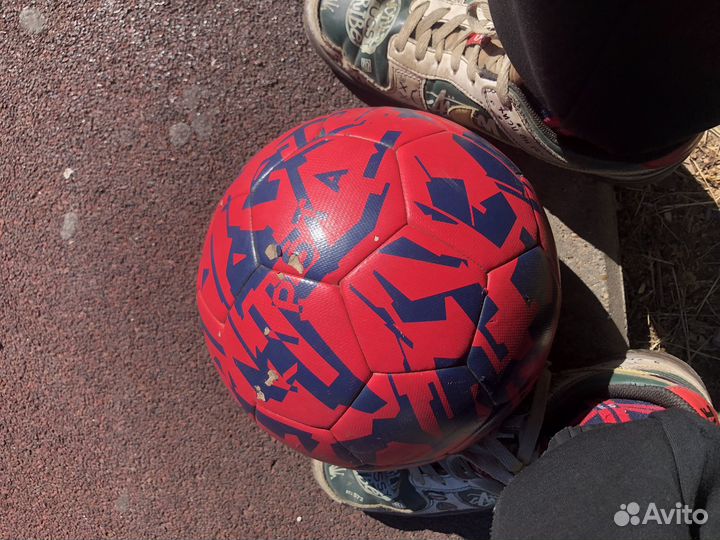 Футбольный мяч