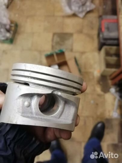 Комплект поршней