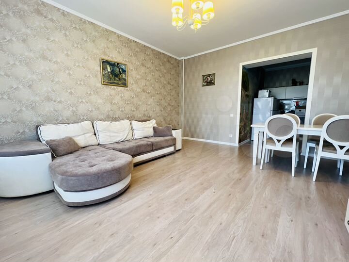 2-к. квартира, 83 м², 2/14 эт.