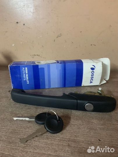 Ручка двери передней наружная левая Passat B4