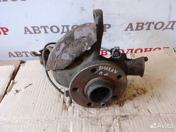 Поворотный кулак передний левый Volkswagen Sharan