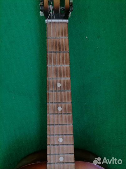Акустическая гитара семиструнная