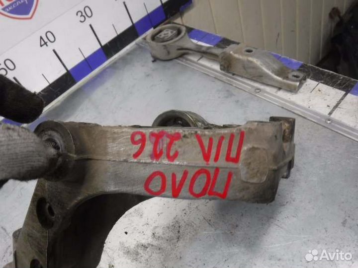 Кронштейн рычага передний левый Volkswagen Polo