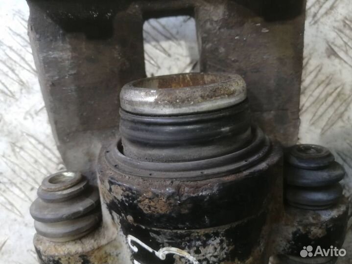 Суппорт тормозной задний правый Mercedes ML W163