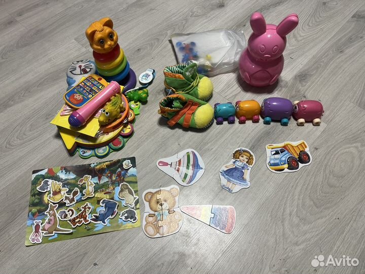 Развивающие игрушки ботиночки и игрушки пакетом