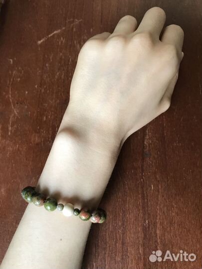 Браслет из натурального унакита женский