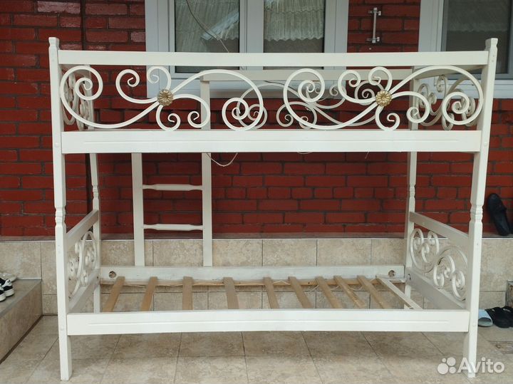 Детская двухярусная кровать