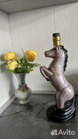 Пустая бутылка в виде лошади