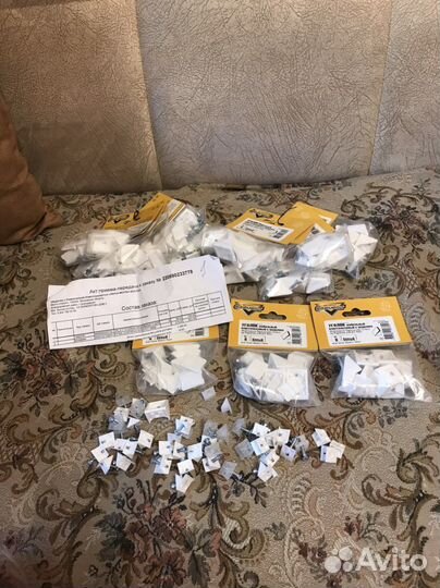 Уголки для полок