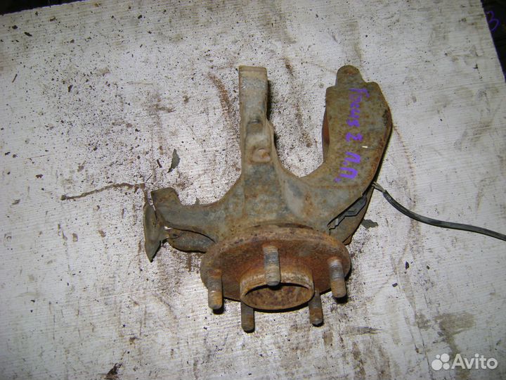 Кулак передний правый Форд Фокус 2 Ford Focus 2