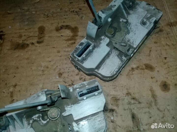 Замок задний двери Peugeot 206