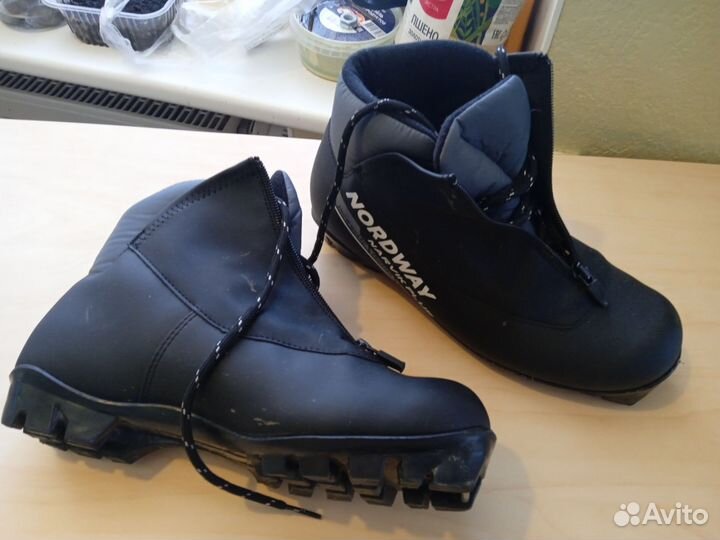 Лыжные ботинки