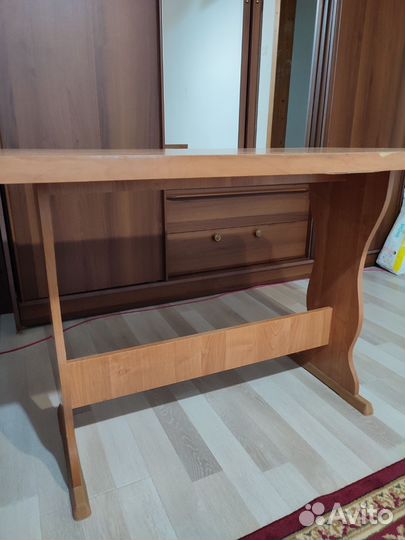 Кухонный стол