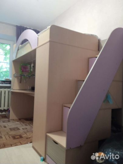 Кровать чердак со столом и шкафом