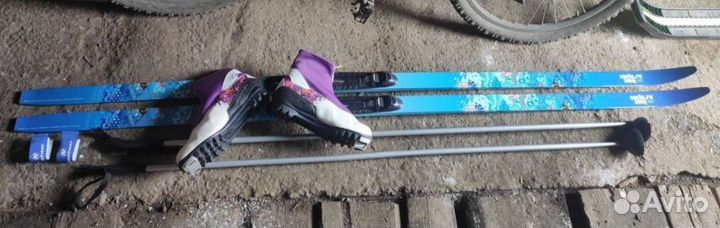 Беновые лыжи Фишер с женскими ботинками размер 41
