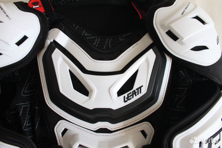 Защuтa Leatt Body Protector 5.5 Рrо v23 для эндypo