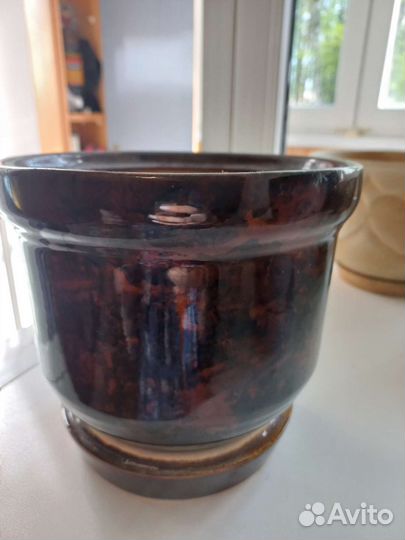 Глиняный горшок для цветов