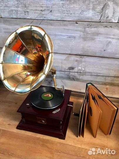 Граммофон механический His Masters Voice