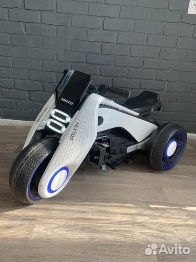 Детская машина электромобиль