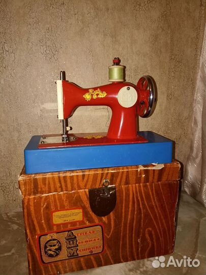 Детская швейная машинка СССР