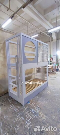 Детская двухъярусная кровать домик