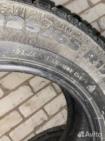 Pirelli Formula Ice 225/65 R17 102T