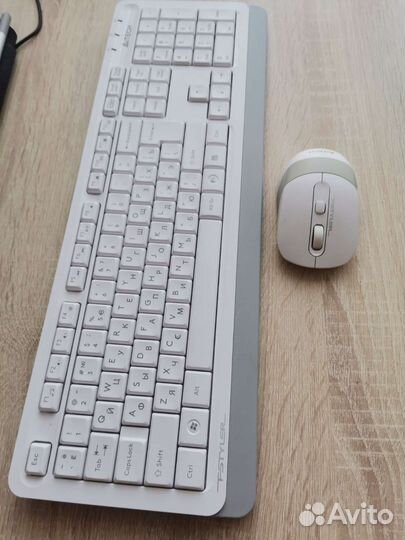Беспроводная клавиатура и мышь