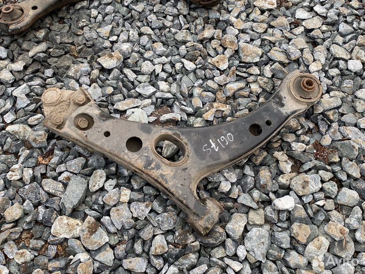 Рычаг передний левый toyota corona st 190