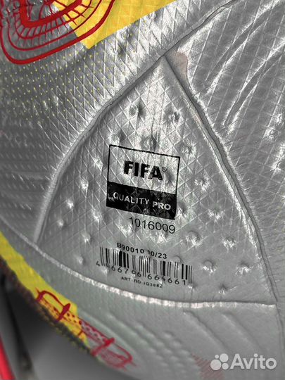 Футбольный мяч adidas