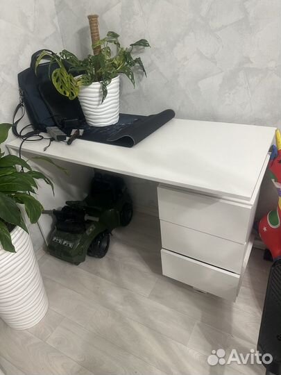 Письменный стол